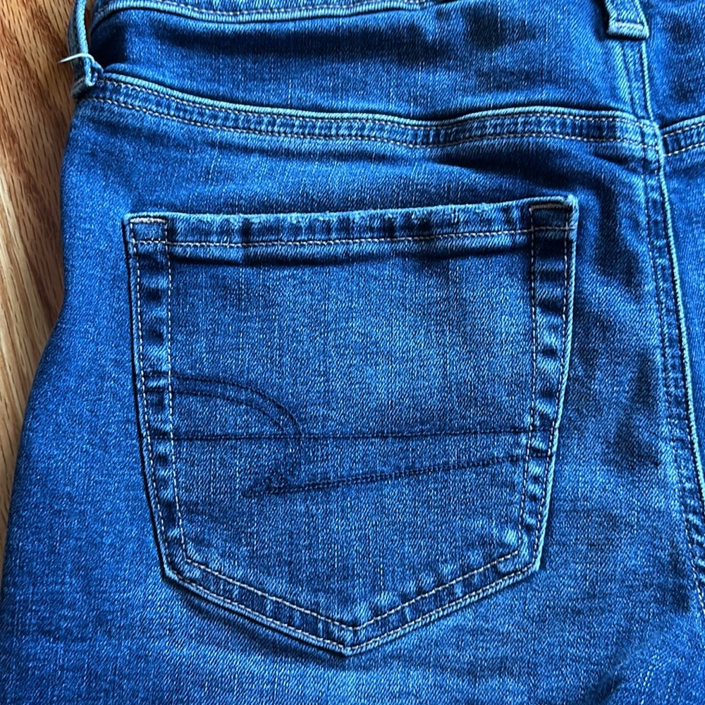 American Eagle women’s midi shorts (4 inch) size 6 distressed - Picture 6 of 6